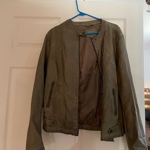 Never worn ! Brand new ! Nothing wrong with it at all the sizes run weird